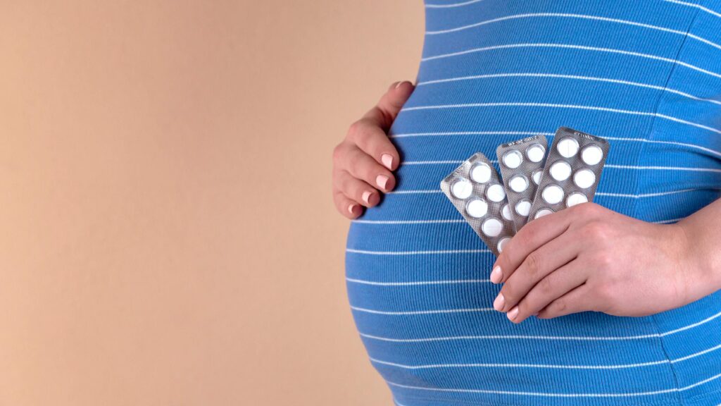 pregnant woman holding letrozole, side effects of letrozole